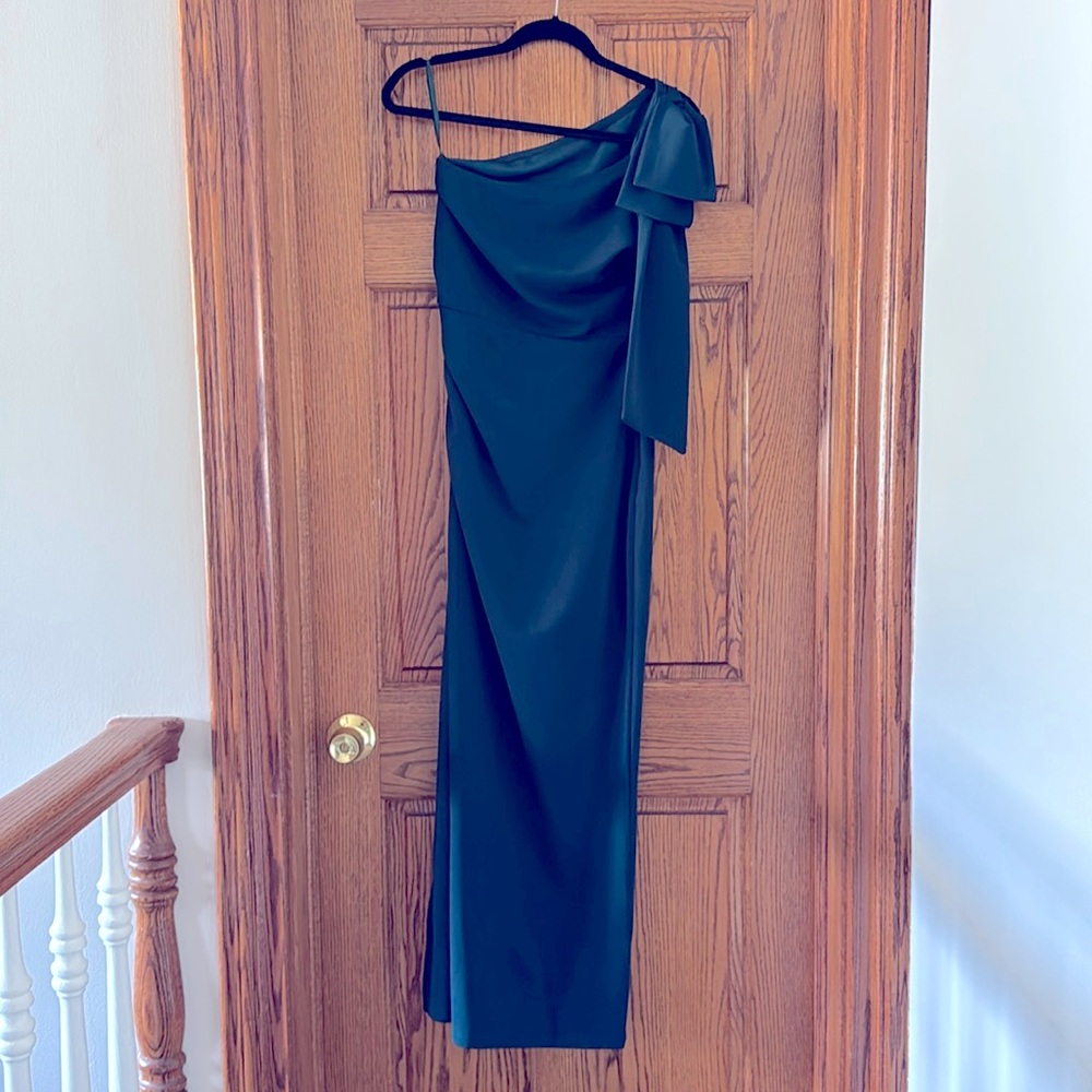 Deep teal one shoulder dress. Top is lined.